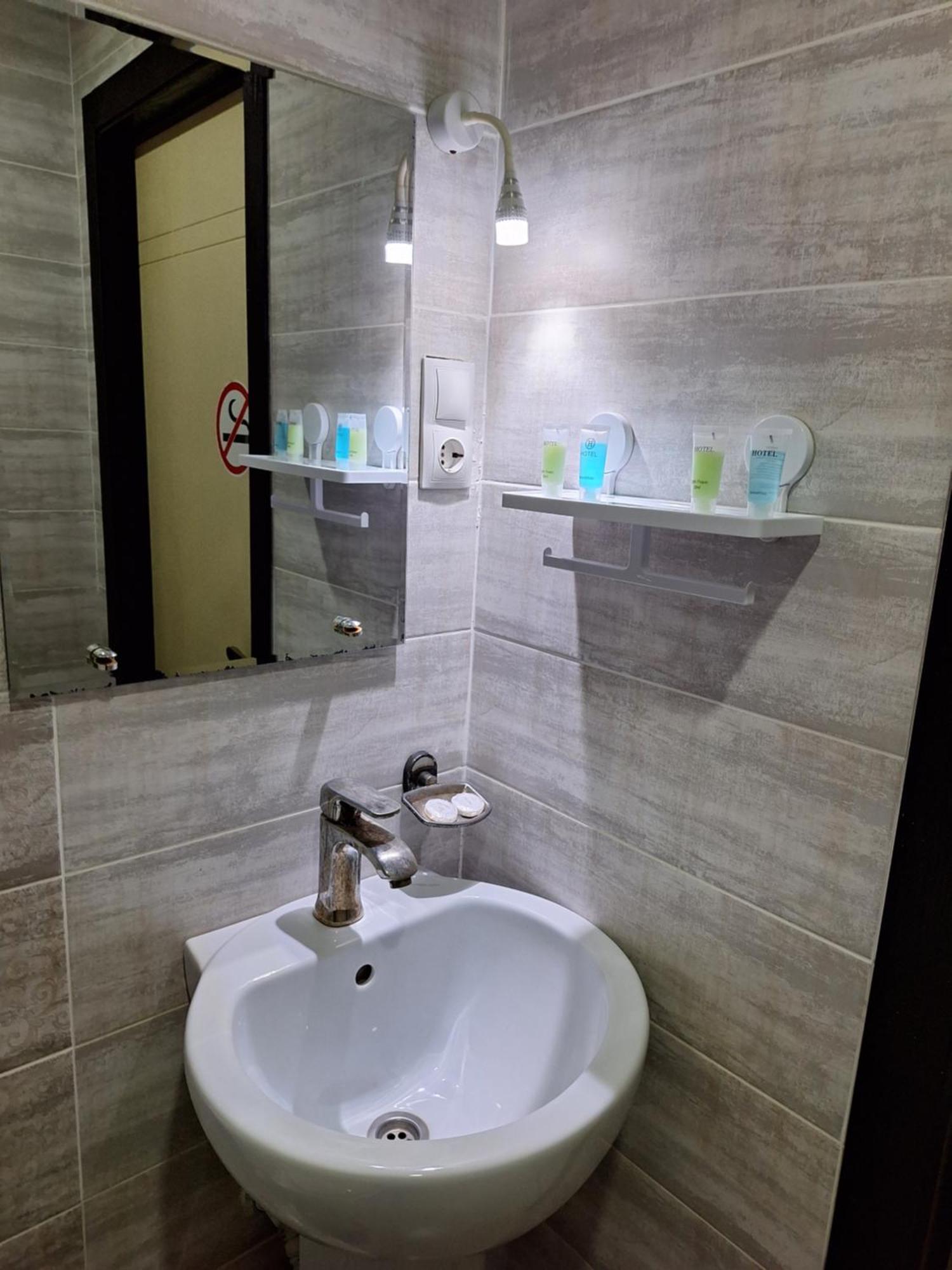 קוטאיסי Hotel Georgian מראה חיצוני תמונה